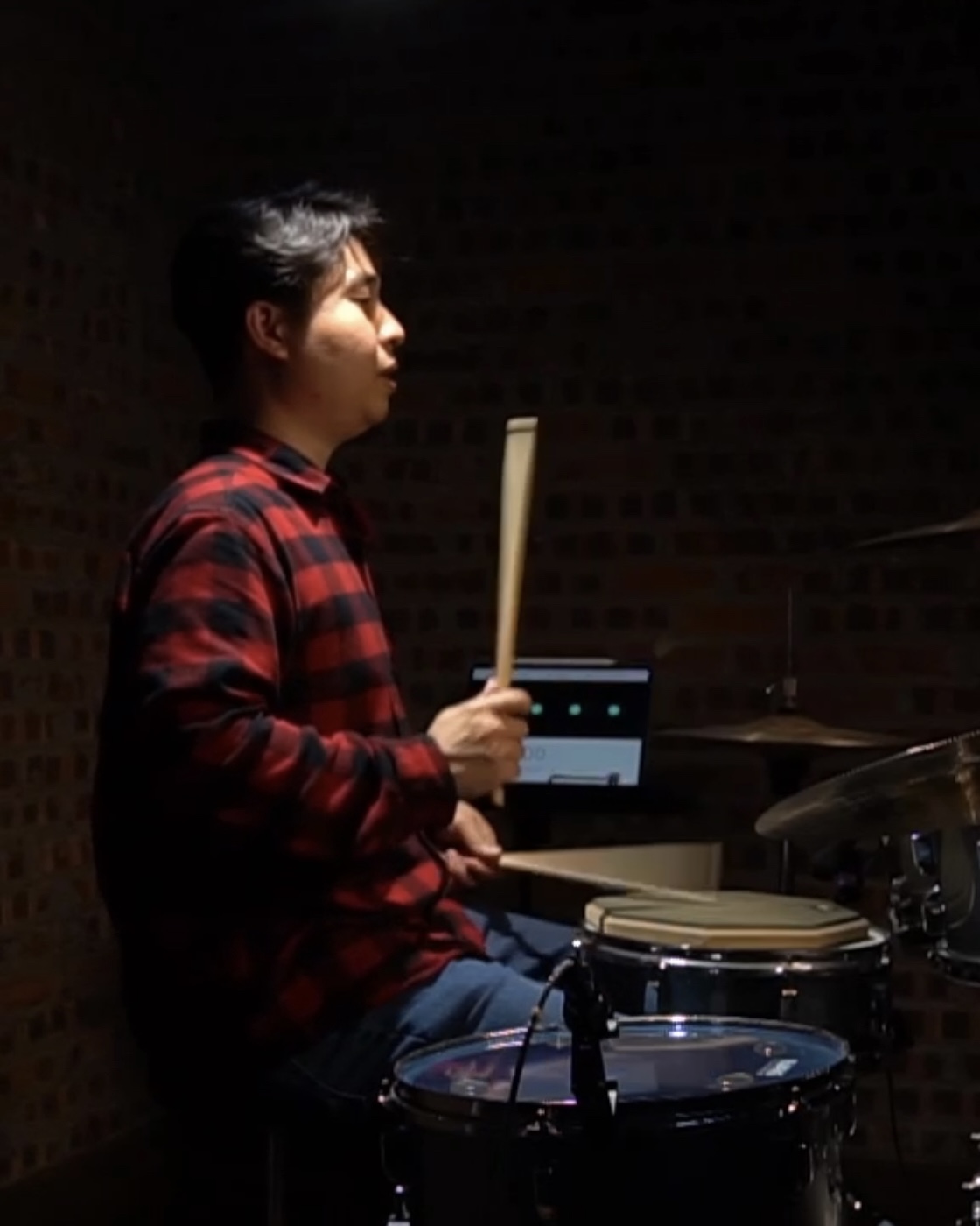 Hành Trình Nghệ Thuật & Sự Nghiệp Chuyên Môn